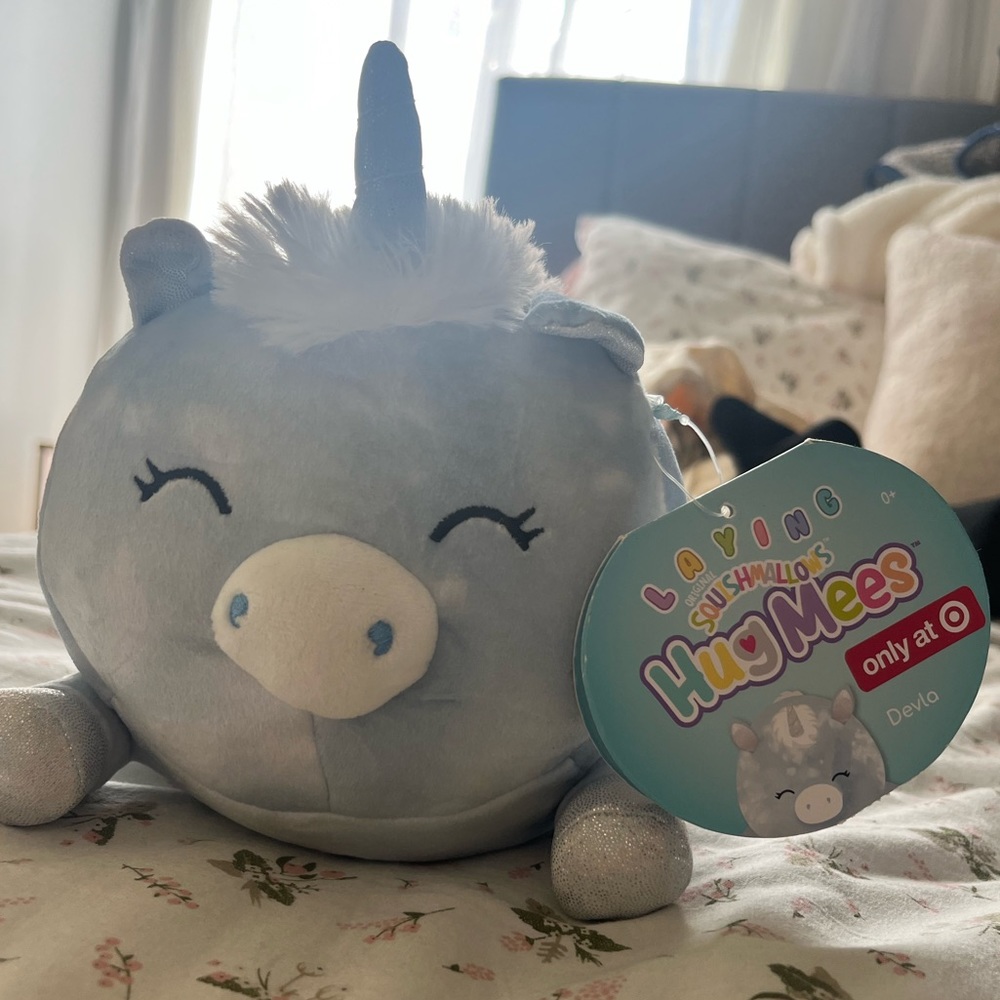 Delva HugMe Squishmallow
